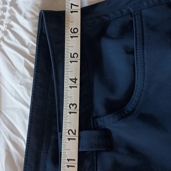 Women's Eddie Bauer Rainier Waterproof Active Shorts, navy - Picture 6 of 7